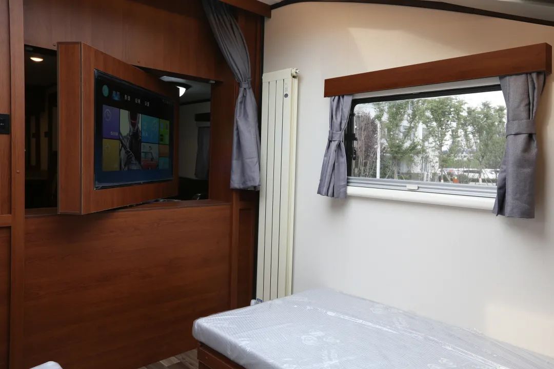 宇通T535美式星空版营地拖挂房车|体验房车带来的家庭般的舒适感