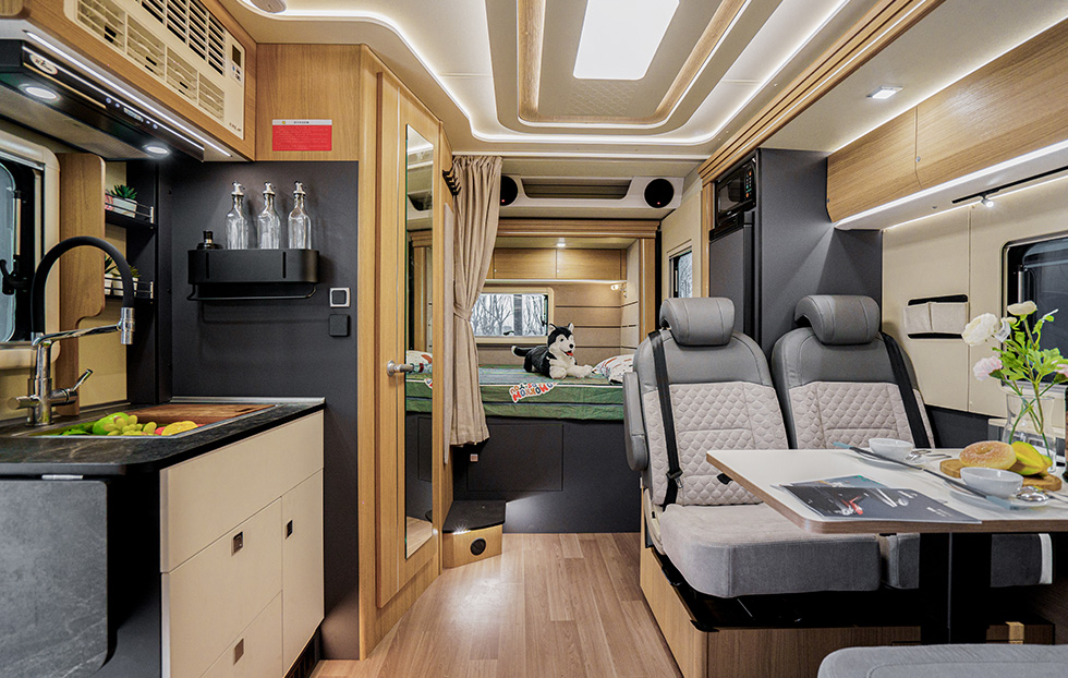 宇通C535旗舰版双拓展房车，超大空间、悠然人生，满足你的房车旅居生活