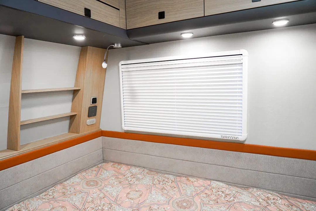 宇通T512拖挂纵置床/双单床布局房车 | 超大存储、舒适旅居