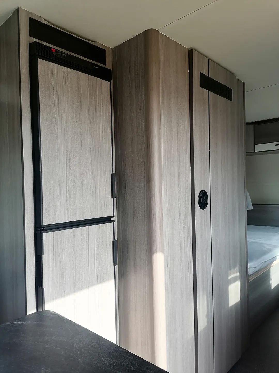 宇通T512拖挂纵置床/双单床布局房车 | 超大存储、舒适旅居