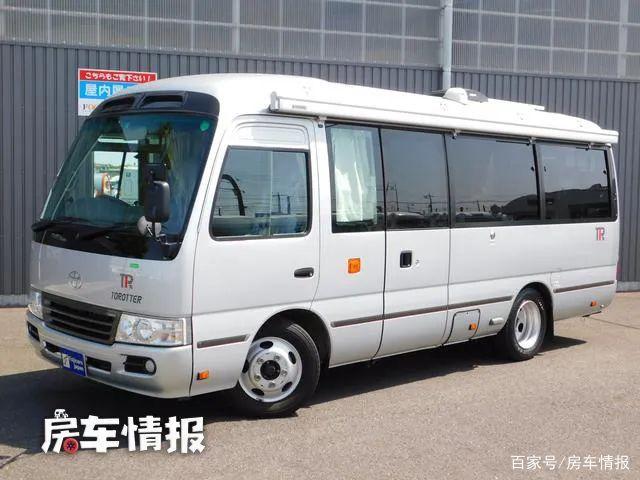 丰田中巴车改装房车，4.0T动力有两个大客厅，8人车里开会也不挤