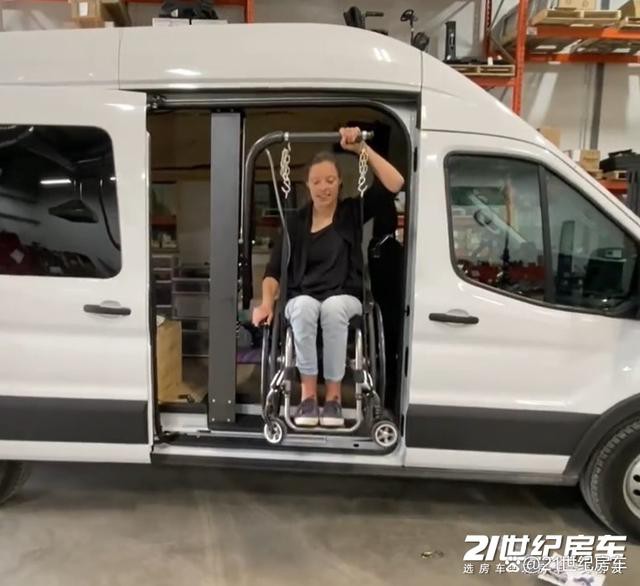 最“特殊”的改装房车！残奥会运动员坐着轮椅开启房车旅行生活