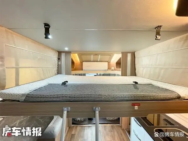首款双拓展T型房车实拍！通过性好空间翻倍，两张大床睡觉真舒服