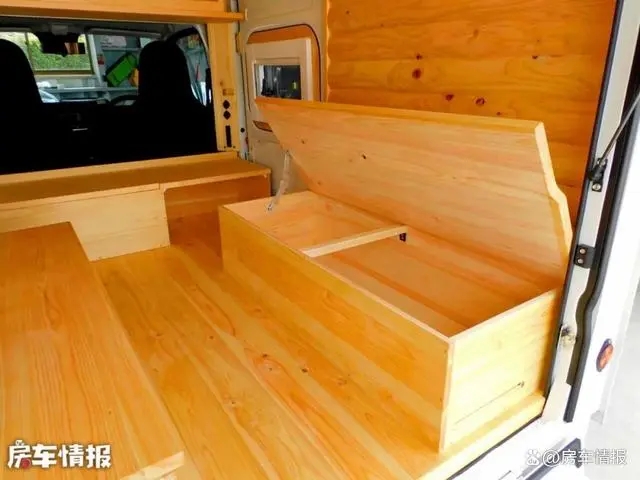 长度仅3.4米的房车见过吗？榻榻米下隐藏大床和餐桌，约合16.4万