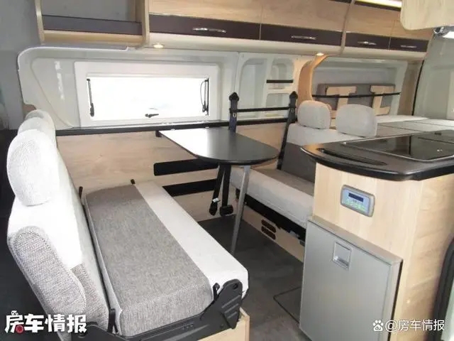 丰台海狮7座房车，日常代步能坐全家人，假期露营能变出两张大床