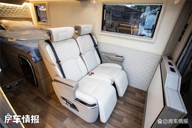 新款T型依维柯房车，高度2.78米带航空座椅，老两口旅行住挺自在