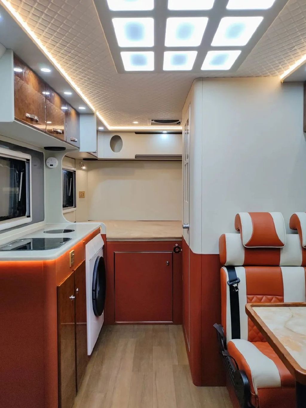 吉姆西H500平头轻卡房车 全新内饰设计 内外兼修 打造舒适移动之家