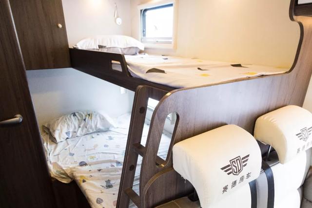赛德白鲸系列房车：升级版纵置子母床，举家出行好伙伴
