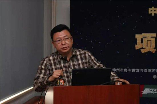 蜗途房车董事长魏利伟先生被评选为《2019中国露营手册》先锋人物