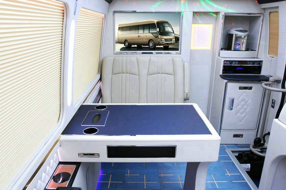 丰田考斯特房车改装卫生间床厨具