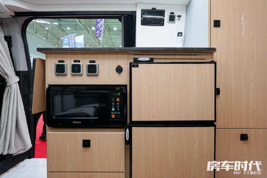 江旅2023小野牛V362 硬升顶设计 自如空间兼顾商旅 城市地库出入自由