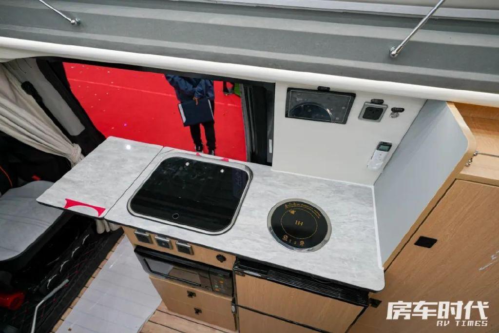 江旅2023小野牛V362 硬升顶设计 自如空间兼顾商旅 城市地库出入自由