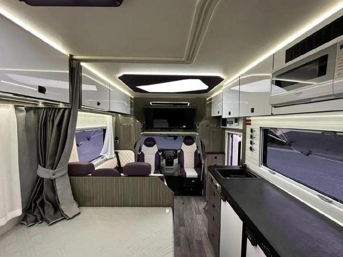 罗曼特斯 罗曼钻石系列C200纵床版 大水电 精品内饰 轻奢旅居空间