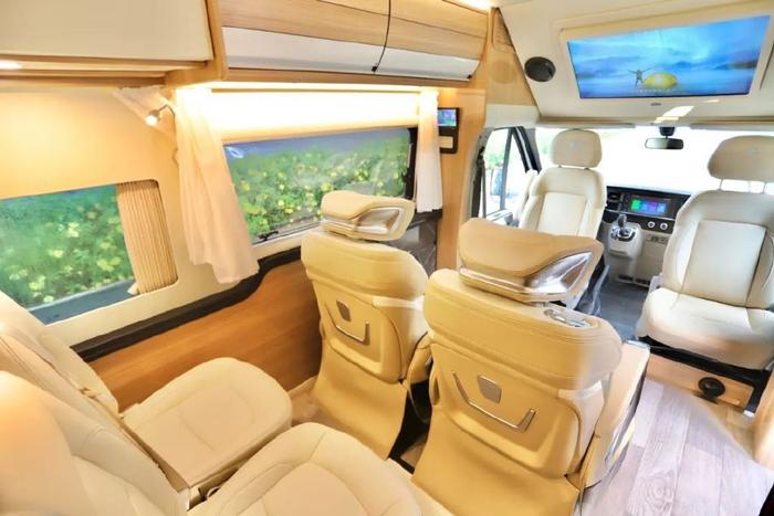 飞翔福特铁C PRO创世版 精巧雅致 兼顾商旅 航空座椅+多处睡卧区布局