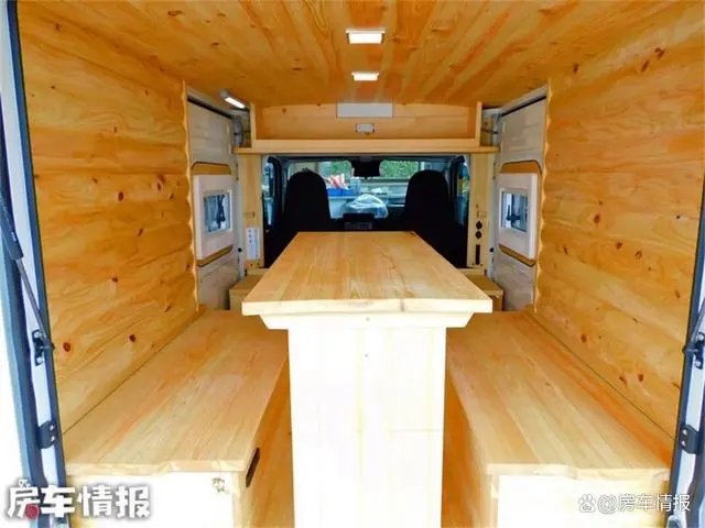 如此简单的房车真能住吗？没有电视空调只有床和桌子，还卖16万5