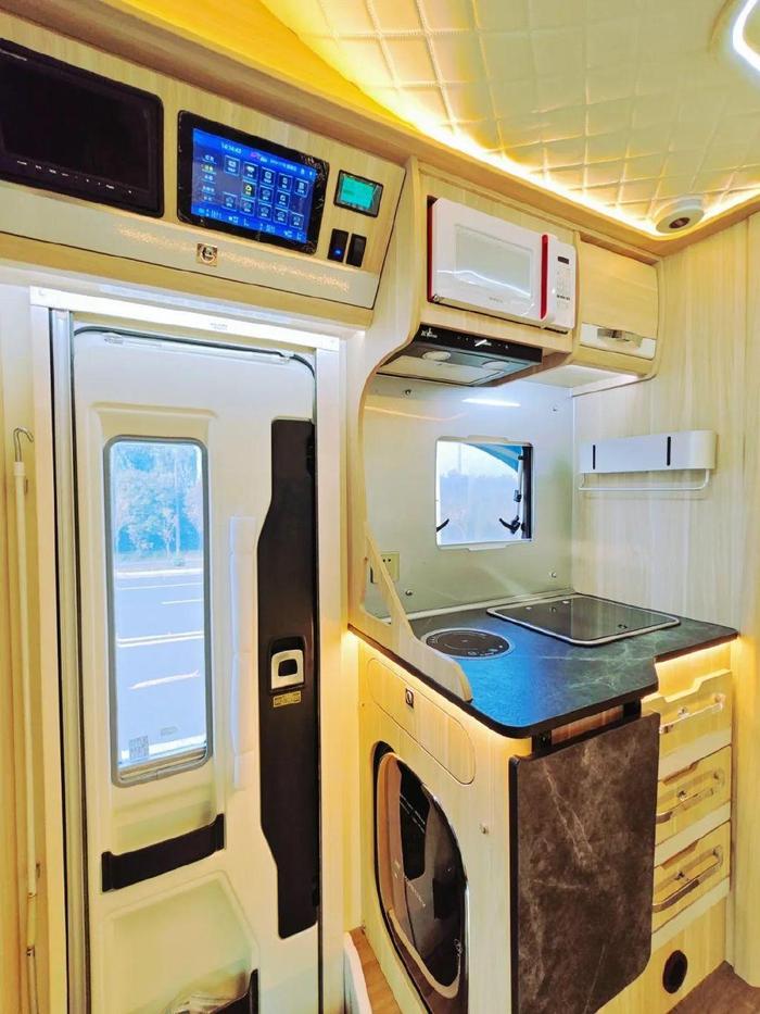赛沸尔依维柯C型双拓展房车 空间与品质兼备 旅居舒适随行