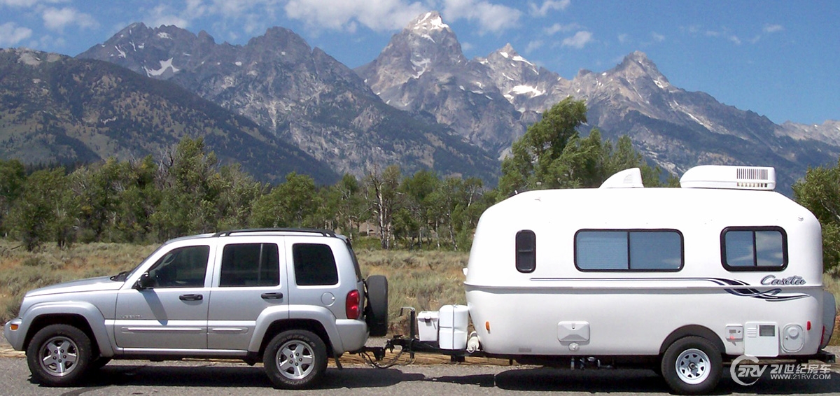 Best-White-Small-Travel-Trailer-Manufacturers-With-Car.jpg