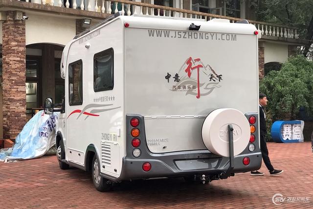 售价45.8万元 中意旅行家C型小额头房车正式发布